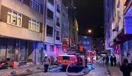 Esenler'de 4 katlı binanın çatısında yangın çıktı