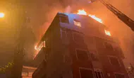 Güngören'de 5 katlı binanın çatısı alev alev yandı