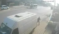 Adana'da feci kaza : Minibüsün çarptığı 11 yaşındaki çocuk ağır yaralandı