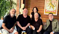 Taburcu olan Cem Yılmaz'dan mutlu aile fotoğrafı