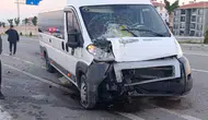 Karaman'da servis minibüsleri çarpıştı: 1 sürücü yaralandı