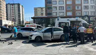 Kayseri'de iki otomobil çarpıştı: 2 kişi yaralandı