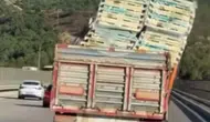 Bursa’da seyir halindeki tırın yükü yola düşme riski oluşturdu