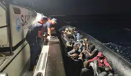 Aydın açıklarında kaçak göçmen operasyonu : Lastik botta 22 kişi yakalandı