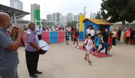 Adana'da ilk gün heyecanı : Öğrenciler kırmızı halı ve davul zurnayla karşılandı
