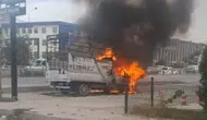 Seyir halindeyken yangın çıktı : Kamyonet saniyeler içinde kül oldu