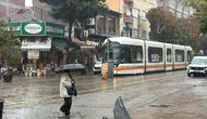 Eskişehir’de sağanak etkili oldu : Hava sıcaklığı hissedilir derecede düştüEskişehir
