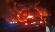 Kazakistan'da 22 ton sentetik yağ taşıyan tır alev alev yandı