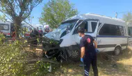 Manisa'da işçi minibüsü ağaca çarptı : 14 yaralı