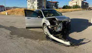 Uşak'ta otomobiller çarpıştı : 3 yaralı
