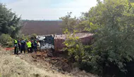 Bursa'da kontrolden çıkan TIR, tarlaya uçtu: Bir yaralı