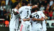 Beşiktaş'ta forma rekabeti kızışıyor: Kimler İlk 11'de yer alacak ?