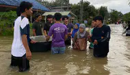 Tayland'da sel sularında balık avladılar