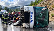 Isparta Antalya Karayolunda Otobüs Devrildi