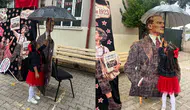 Yağmura Rağmen Atatürk'ü Koruyan Küçük Kızın Davranışı Neden Bu Kadar Önemli?