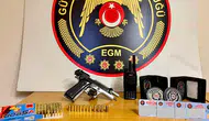 İzmir'de Sosyal Medyada Silahlı Paylaşım Yapan Şüpheli Yakalandı