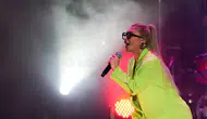 Hande Yener’in Sahne Kostümü Neden Dikkat Çekiyor?