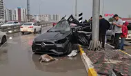 Adana Seyhan'da Yön Levhasına Çarpan Sürücü Hayatını Kaybetti