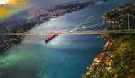 Karadeniz'de Hedef Alınan Dev Petrol Tankeri İstanbul Boğazı'ndan Geçiş Yaptı