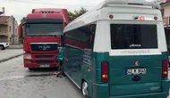 Selçuklu Mehtap Caddesi'nde Kamyon ile Minibüs Çarpıştı: 10 Yaralı