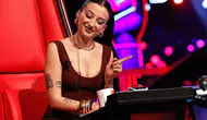Melike Şahin bebeğini kucağına aldı
