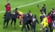 Derbi Sonrasında Ortalık Karıştı: Sahanın Ortasında Yumruklar Havada Uçuştu