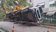Kadıköy'de Vinç Faciası: 11 Katlı Binaya Çarptı
