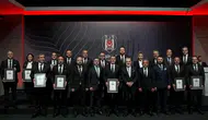 Serdar Adalı mazbatasını aldı, camiaya seslendi: Büyük hayalleri gerçeğe dönüştüreceğiz