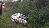 Sinop'ta Otomobil Şarampole Devrildi: Kazada Yaralılar Var