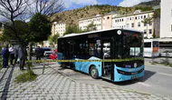 Gümüşhane'de otomobil duraktaki belediye otobüsüne çarptı