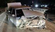 Bursa'da kontrolden çıkan otomobil bariyerlere çarptı, 2 yaralı