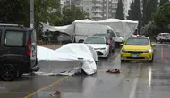 Antalya'da Şiddetli Fırtına Semt Pazarını Birbirine Kattı