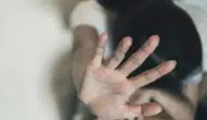 Aksaray'da 3 çocuk annesi kadın yol ortasında darbedildi