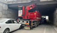 Malatya'da zincirleme kaza: Vinç köprüye, otomobil vince çarptı