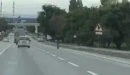 Eskişehir'de kasksız skuter sürücüsü trafiği tehlikeye attı : O anlar kamerada