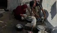 Gazze'deki Çadır Kentte Sokak Hayvanlarına Umut Oluyor
