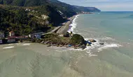 Sağanak Sonrası Karadeniz'in Rengi Kahverengiye Döndü