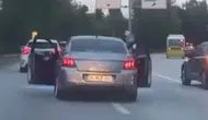 Bursa'da Trafikte Kapıları Açık Otomobille Tehlikeli Yolculuk