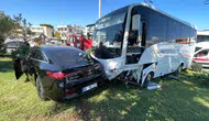 Alanya'da yolcu minibüsü ile otomobil çarpıştı