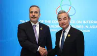 Dışişleri Bakanı Hakan Fidan, Çinli Mevkidaşı Wang Yi ile Bakü'de Bir Araya Geldi