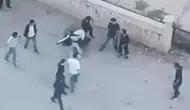 Elazığ'da sokak ortasında dehşet : Bir kişiyi araya alıp darbettiler