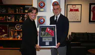 Hacıosmanoğlu, Montella ile vedalaştı: Türk bayraklı plaket hediye etti