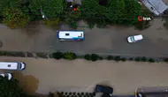 İstanbul'da Şiddetli Yağış Hayatı Felç Etti: Yollar Göle Döndü