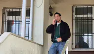 Sınav kapıları kapanınca öfkelendi! İHA muhabirine saldırdı