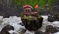 Artvin'de gençlerin denizdeki kayaya yaptığı Martıevi ilgi görüyor