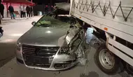 Amasya'da kontrolden çıkan otomobil kamyonete çarptı