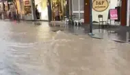 İzmir Çeşme'de şiddetli sağanak hayatı felç etti