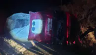 Aydın'da kum yüklü tır devrildi: 1 yaralı