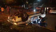 Antalya’da otomobil takla atıp ters döndü: Sürücü yaralandı