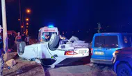 Hatay'da takla atan otomobil yol kenarındaki tır sürücülerine çarptı: 6 yaralı